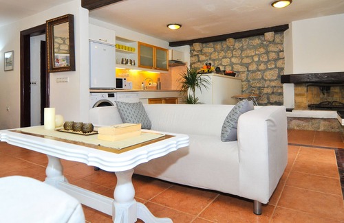Kotor Villa | Casa Maris - Casa de piedra frente al agua en Dobrota