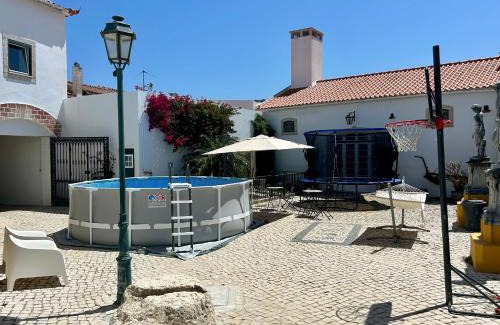 Freiria Apartamento | Casa Martins Country Apt 8 - Courtyard and pool
