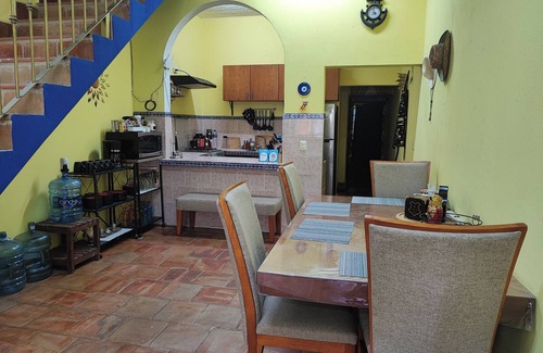 Emiliano Zapata Casa | Casa Maruja Roomies House