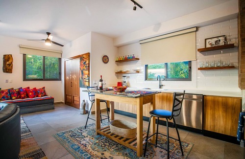 El Caloso Condominio | Casa Maya | 1-BR Oasis in Romantic Zone