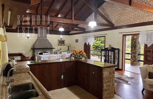 Rancho Queimado Casa | Casa Merlot com Lareira Quadra e Vista para Lago
