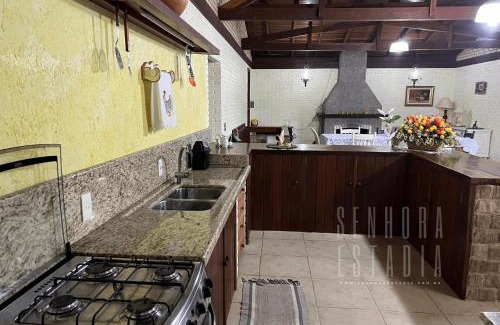 Rancho Queimado Casa | Casa Merlot com Lareira Quadra e Vista para Lago