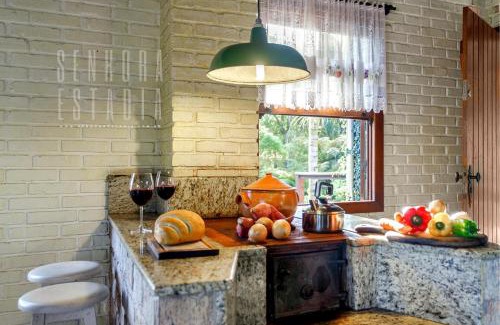 Rancho Queimado Casa | Casa Merlot com Lareira Quadra e Vista para Lago