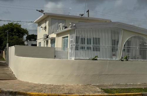 Sabana Llana Norte Casa | Casa Mi Luz Ilumina tu Estancia con Elegancia y Confort en San Juan