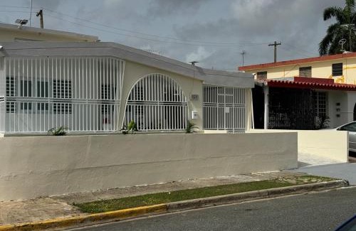 Sabana Llana Norte Casa | Casa Mi Luz Ilumina tu Estancia con Elegancia y Confort en San Juan