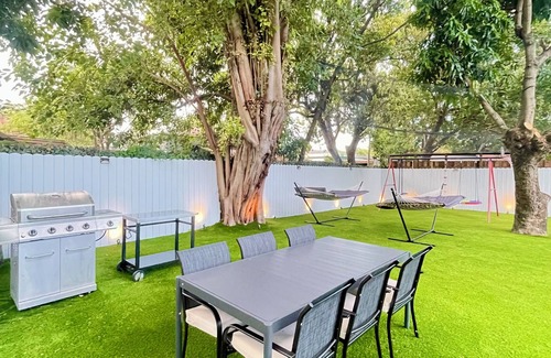 Allapattah Casa | Casa-Mia: 2BR/2BA/6PPL Pool & Parking at 10 Mins to Wynwood- Super Clean & Chic
