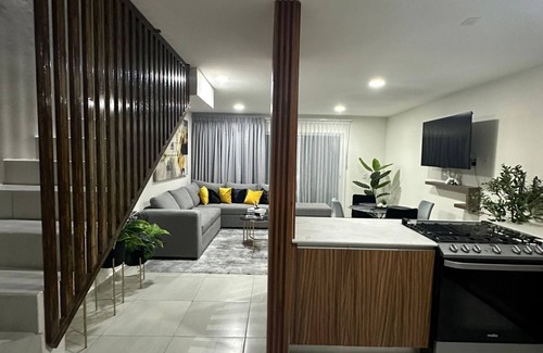 Tlajomulco de Zuniga Casa | CASA MIA AIRPORT (ideal para familias y estancias cortas)