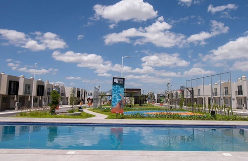 Tlajomulco de Zuniga Casa | CASA MIA AIRPORT (ideal para familias y estancias cortas)