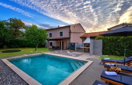 Gornja Nugla Villa | Casa Milena - Holiday Stone House with Pool