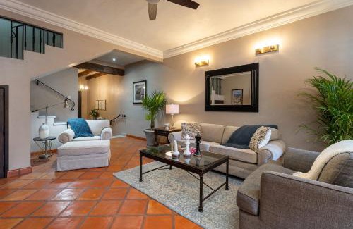 Colonia San Antonio Casa | Casa Mimosa, 3BR Retreat with Rooftop & City Views