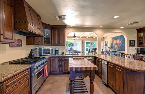 Magnesia Falls Cove Casa | Casa Mirage Resort Pool and Spa