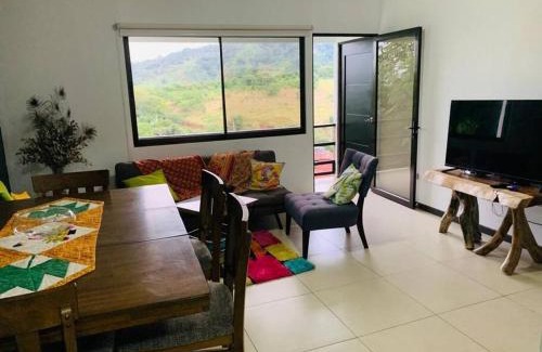 San Isidro Apartamento | Casa mirando a la montaña, camino al volcán
