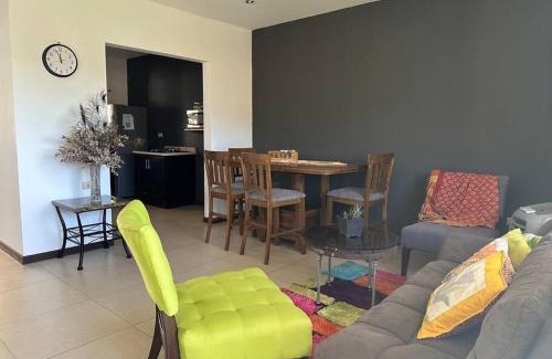 San Isidro Apartamento | Casa mirando a la montaña, camino al volcán