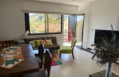 San Isidro Apartamento | Casa mirando a la montaña, camino al volcán