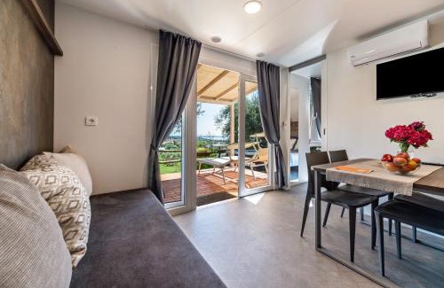 Montioni Apartamento | Casa Mobile Est Garda