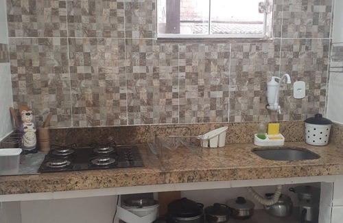 Rio das Ostras Casa | Casa Mobiliada, bem Arejada e em Ótima Localização!