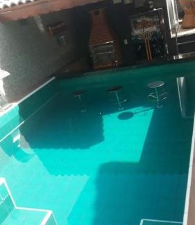 Rio Verde Casa | Casa mobiliada para periodo da tecnoshow 3 quartos sendo uma suíte sala copa cozinha área de lazer com piscina e bar molhado com churrasqueira 4 banheiros cozinha montada na área de lazer com 2 churrasqueiras elétrica e comum