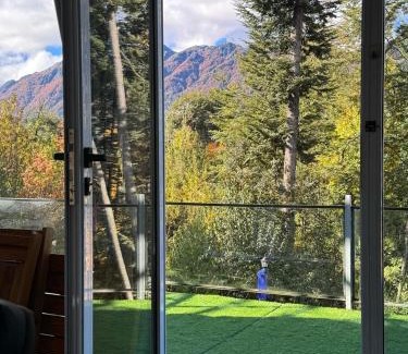 Barrio Correntoso Cabina | Casa moderna en el bosque y montaña