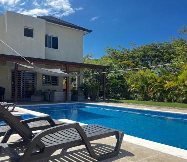 Munoz Casa | casa moderna y campestre con piscina y patio serca a la playa