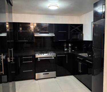 Carlos Pacheco 4 Casa | Casa moderna y elegante en el corazón de Ensenada!