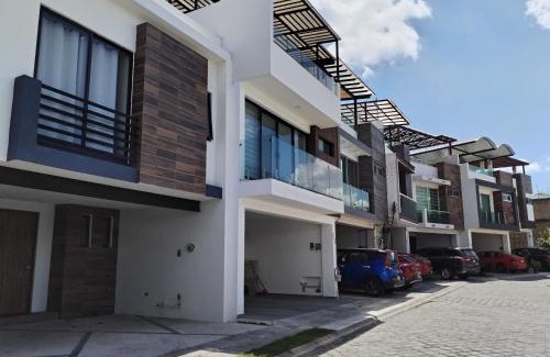 Puebla Casa | CASA MODERNA y SEMINUEVA EN RESIDENCIAL PRIVADO y TRANQUILO