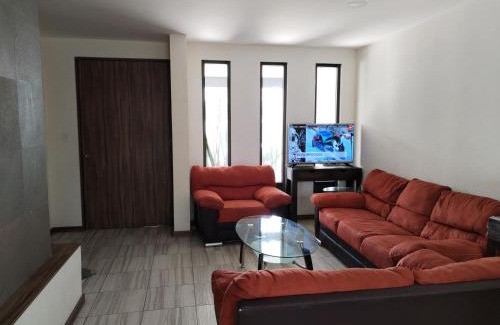 Puebla Casa | CASA MODERNA y SEMINUEVA EN RESIDENCIAL PRIVADO y TRANQUILO