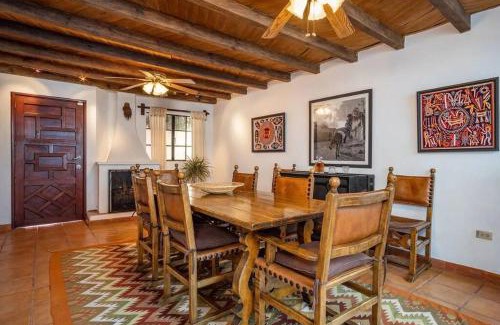 Colonia San Antonio Casa | Casa Mona Lisa, a short, level walk to the cathedral