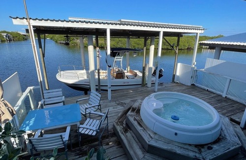 Isla de Utila Casa | Casa Moon in best neighborhood!