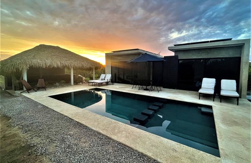 Los Zacatitos Casa | Casa Moonshine, 3 casitas w/ private pool and A.C. short walk to the beach!