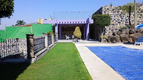 Tres de Mayo Casa | CASA MORADA 24 Personas alberca climatizada Burgos Cuernavaca