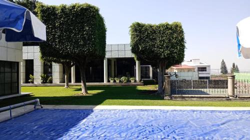 Tres de Mayo Casa | CASA MORADA 24 Personas alberca climatizada Burgos Cuernavaca