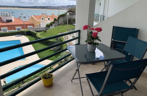 Sao Martinho do Porto Apartamento | Casa na Onda - Sonho da Baia, primera línea de playa con vistas al mar y piscina