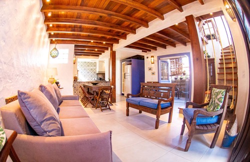 Centro Casa | Casa Nara, a 100 Metros do mar no Centro Histórico de Garopaba!