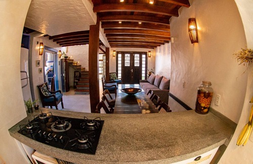 Centro Casa | Casa Nara, a 100 Metros do mar no Centro Histórico de Garopaba!