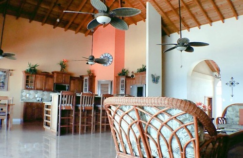 Isla de Utila Casa | Casa Naranja - Upscale Living with a Private Pool
