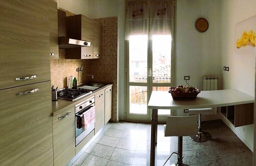 Historic Center Apartamento | Casa In Paradiso, entire apartment with balcony-historic center/Pratello