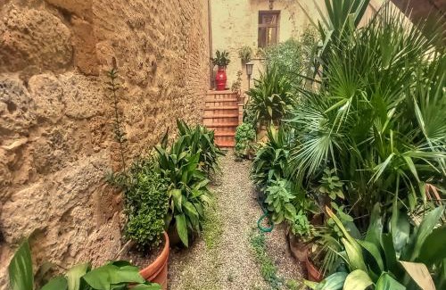San Gimignano City Centre Apartamento | Casa nella Corte nel Centro di San Gimignano con balcone panoramico wifi e garage auto privato