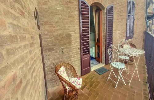 San Gimignano City Centre Apartamento | Casa nella Corte nel Centro di San Gimignano con balcone panoramico wifi e garage auto privato