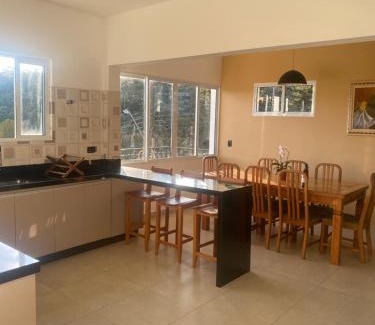Vila Telma Casa | Casa no centro de Campos do Jordão Casa Collina