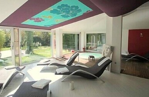 San Cipriano Picentino Casa | Casa Nocciola B: Un bonito apartamento de dos pisos rodeado de vegetación.