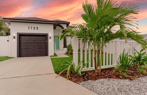 North Hyde Park Casa | Casa Noho in Central Tampa, Hot Tub, Near Hyde Park