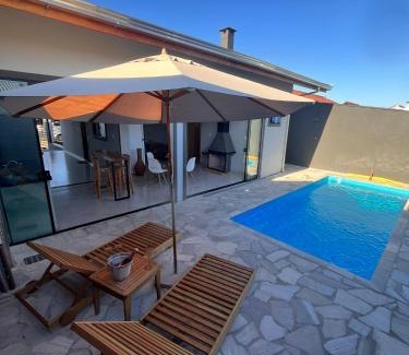 Costeira Casa | Casa nova com piscina e lareira