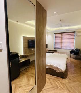 Jaypee Greens Apartamento | Casa Nova Luxury Studio and Prime Location