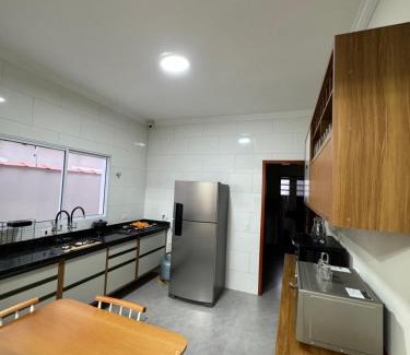 Balneario Santa Eugenia Casa | Casa nova na praia com piscina - Mongaguá