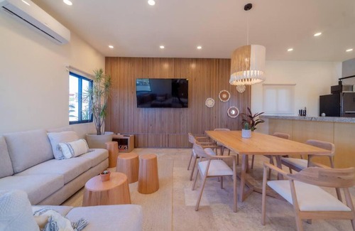 Colina del Sol Casa | Casa nueva a 3 min del Malecón!