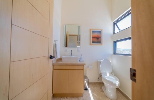 Colina del Sol Casa | Casa nueva a 3 min del Malecón!