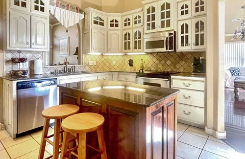Springdale Casa | Casa Oasis Extra Large home. Centrally located.