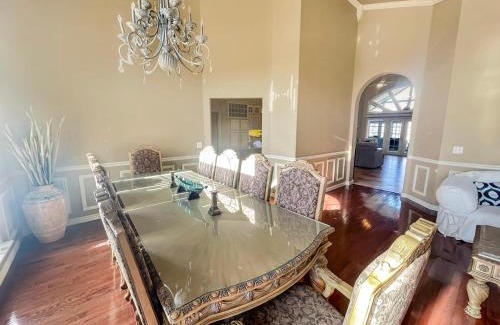 Springdale Casa | Casa Oasis Extra Large home centrally located