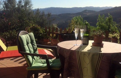 Alfarnatejo Cama Y Desayuno | Casa Oliveras es un lugar para explorar,