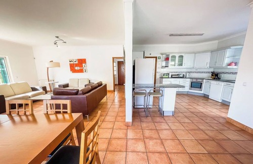 Albardeira Villa | Villa moderna en jardines aislados, a 12 minutos a pie de la playa de Meai Praia